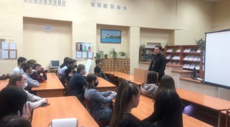 Руководитель молодёжного отдела епархии встретился со студентами